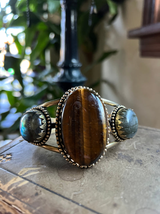 Del Ray Cuff in Tiger Eye Labradorite