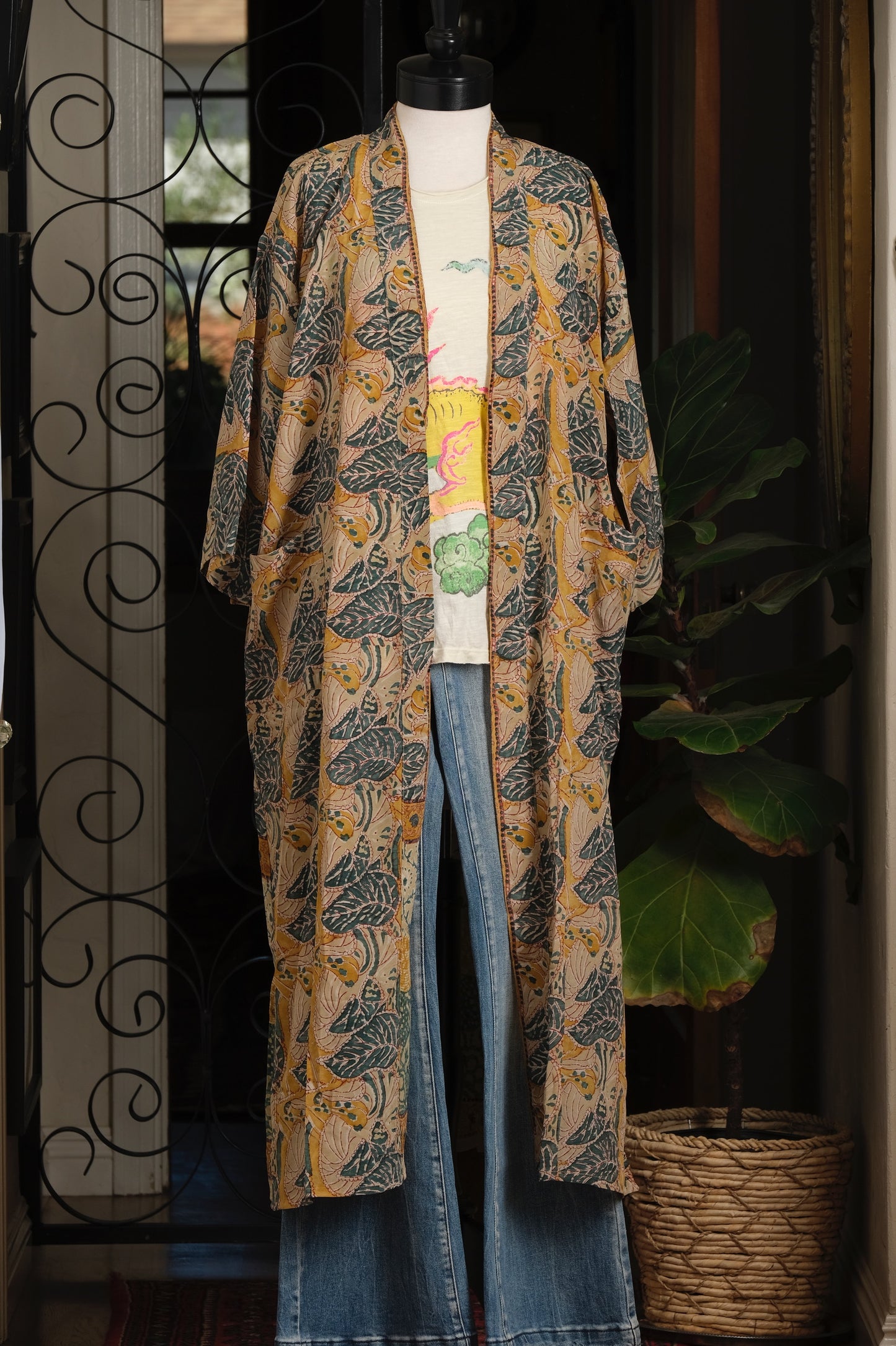 Silky Duster in Woodblock Leaf
