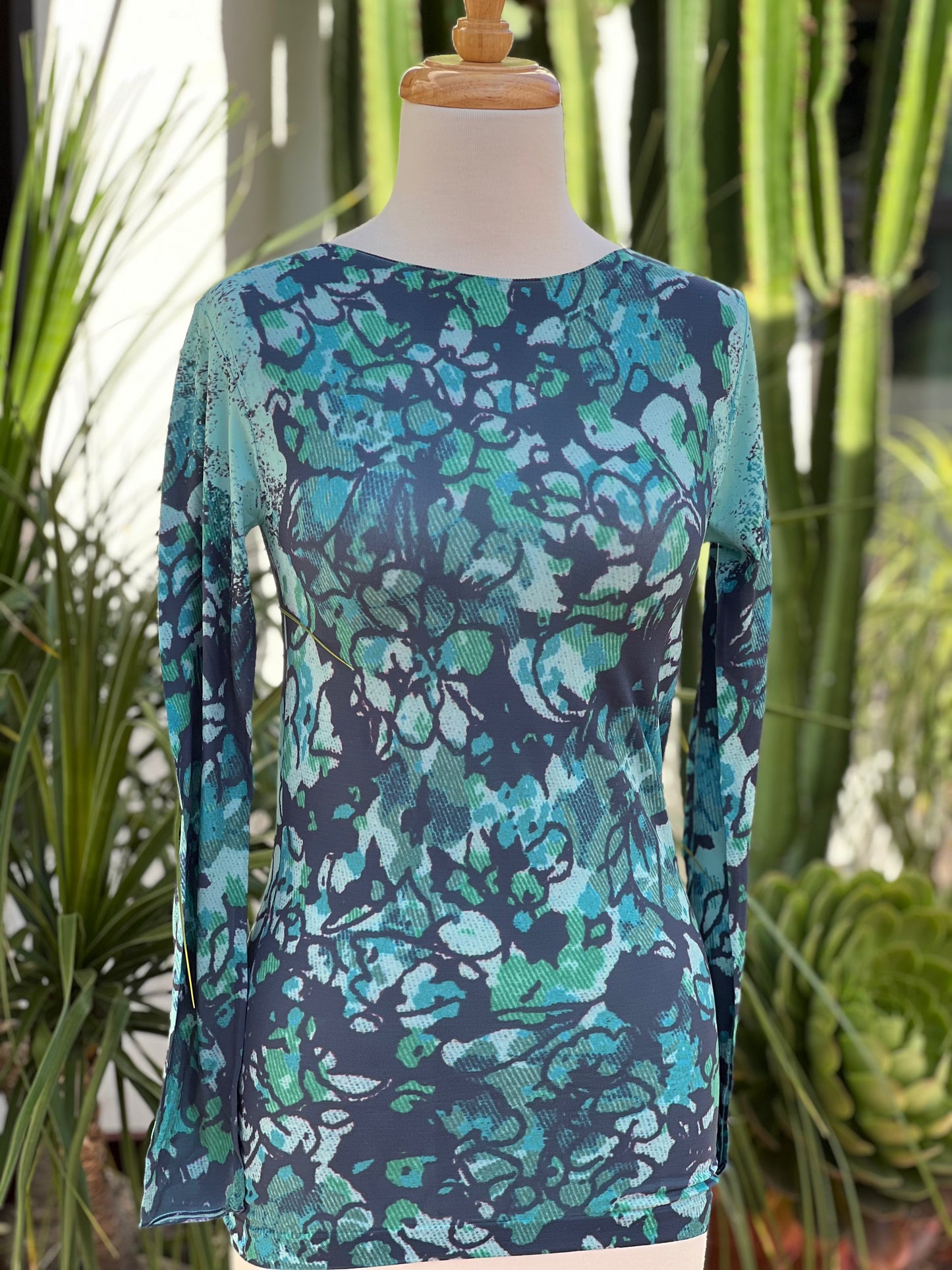 Mesh T in Aqua Flower