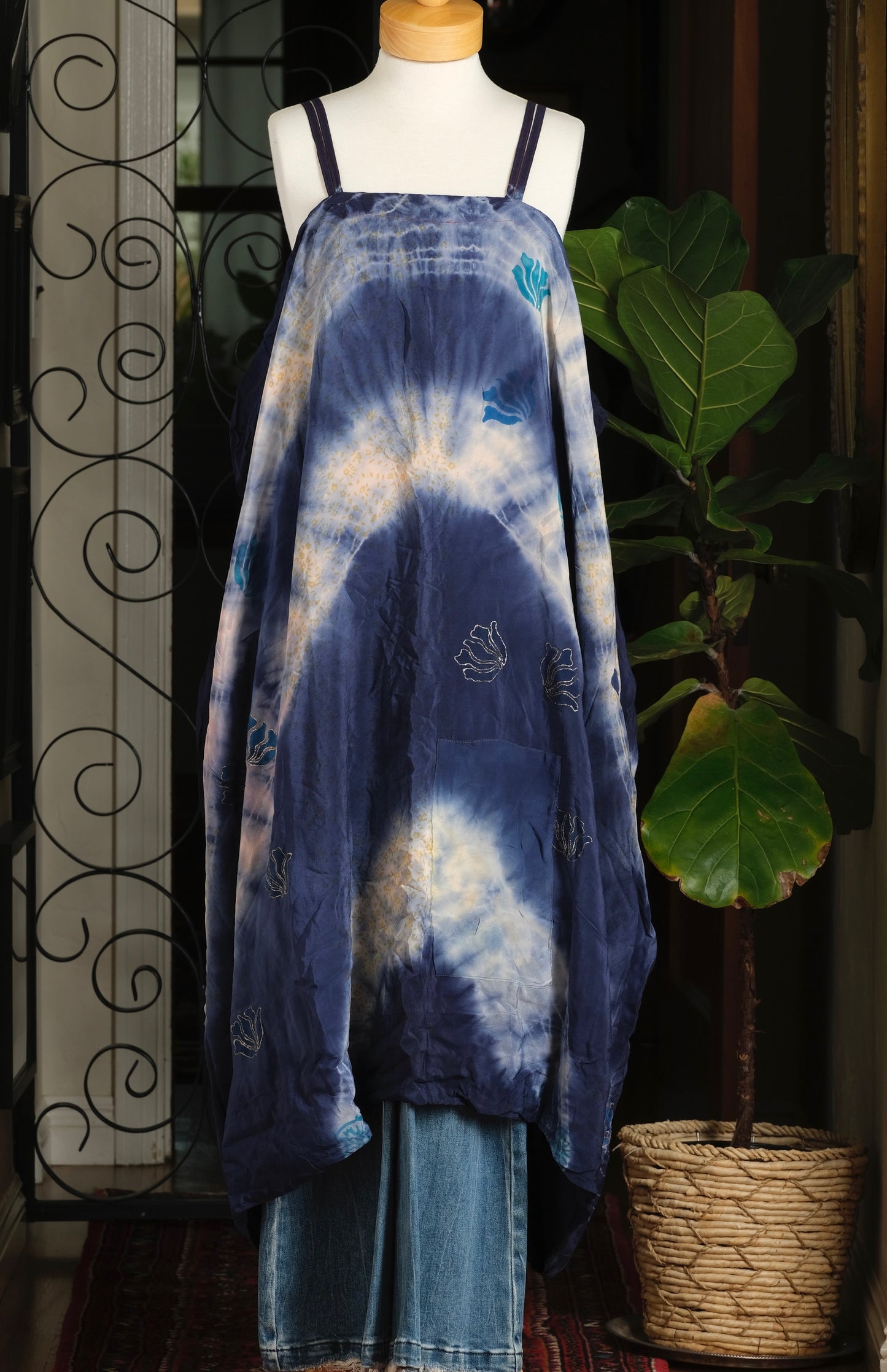 tie dye
Shine Maxi Dress in Indigo Tie Dye
new arrival
new
maxi
luxe
indigo
green
dress
chateau bel age
boho
bohemian glamour