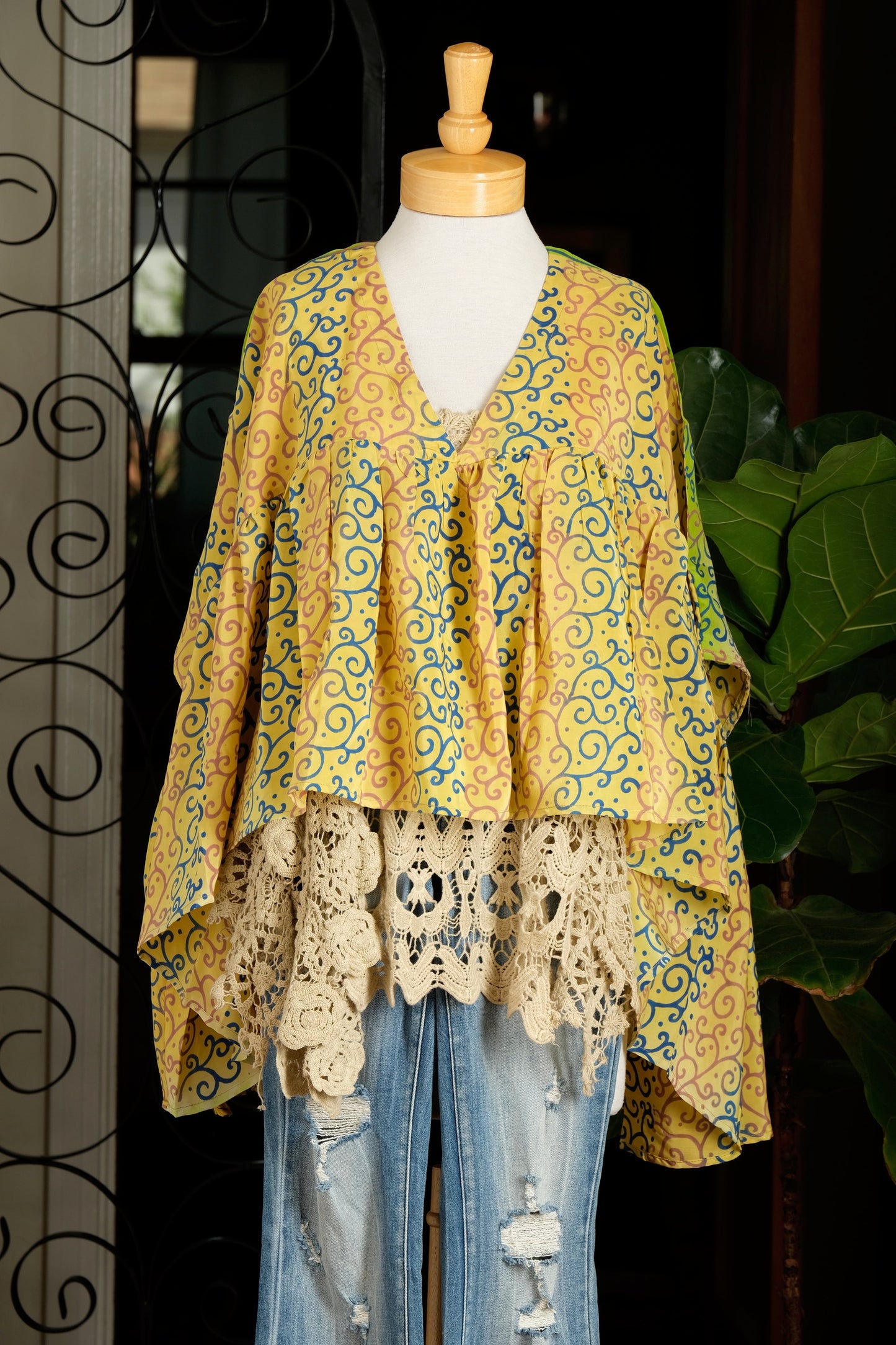 top
sunny
san diego style
san diego boutique
new arrivals
new arrival
new
luxe
le bel age
kantha bae
kantha
gold dust
Fashion
Crop Top
chateau bel age
boho
bohemian glamour
bohemian