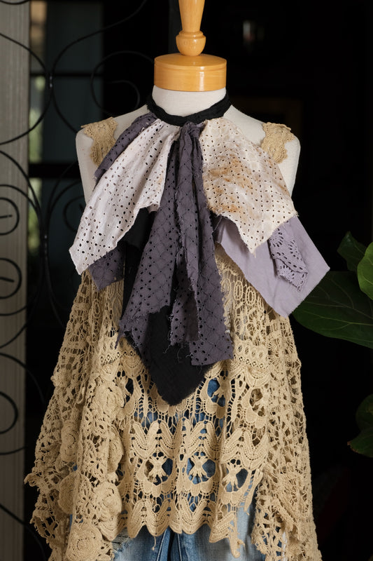 Jabot in Heirloom