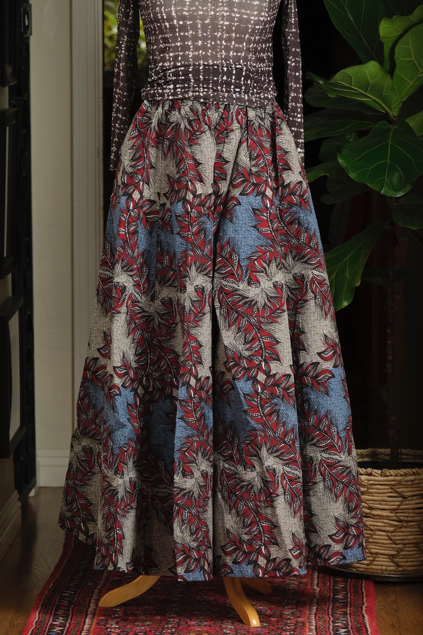 Patio Skirt in Dragons Blood Vine