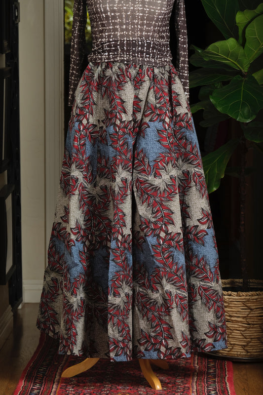 Patio Skirt in Dragons Blood Vine