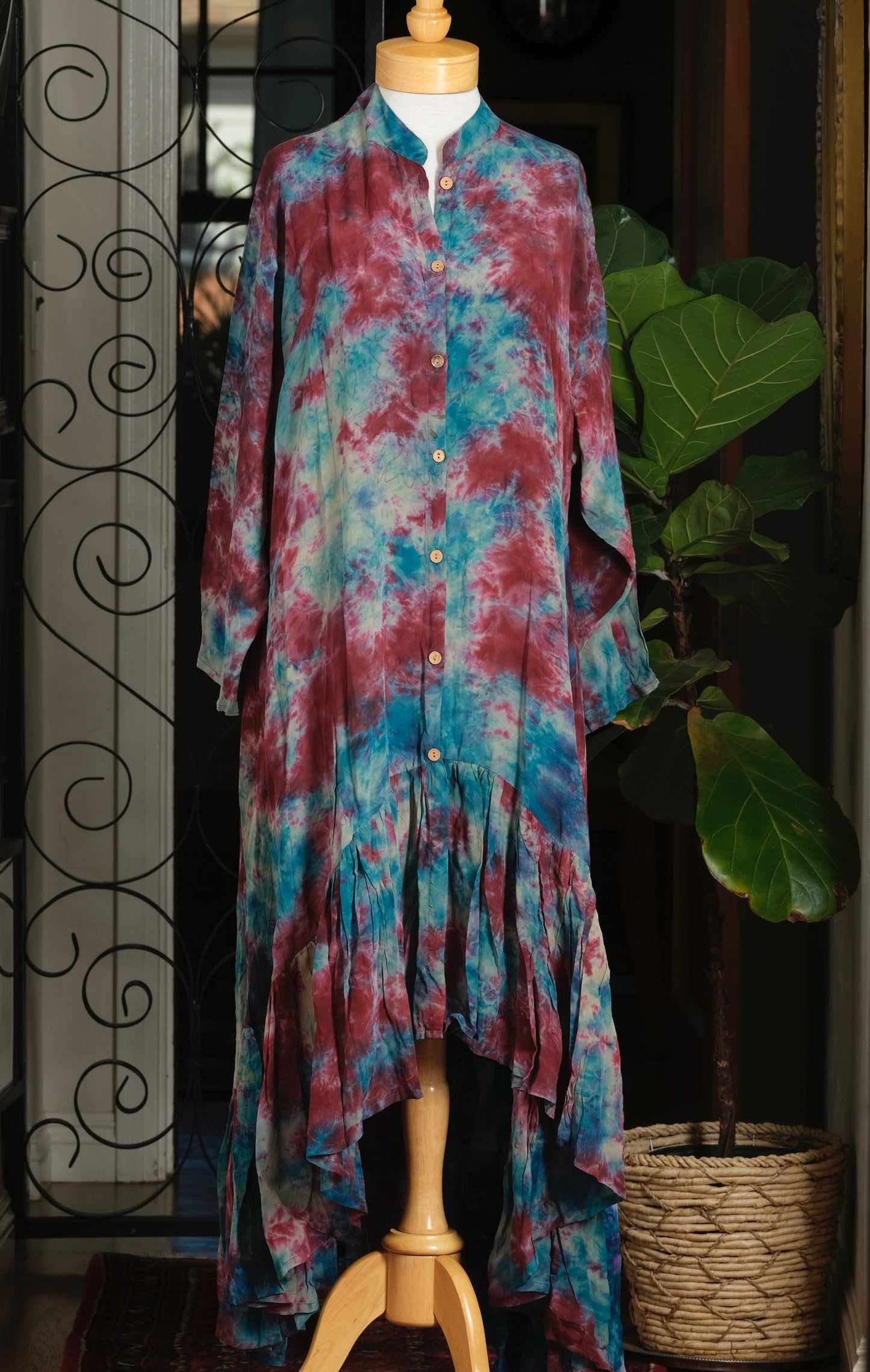 A long-sleeve button-front dress with a high-low ruffled hem, featuring a blue and burgundy tie-dye pattern.
tie dye
teal
purple
plum
Lotus Duster Dress in Summer Festival
duster dress
duster
Dress
deep teal
chateau bel age
bel age boutique