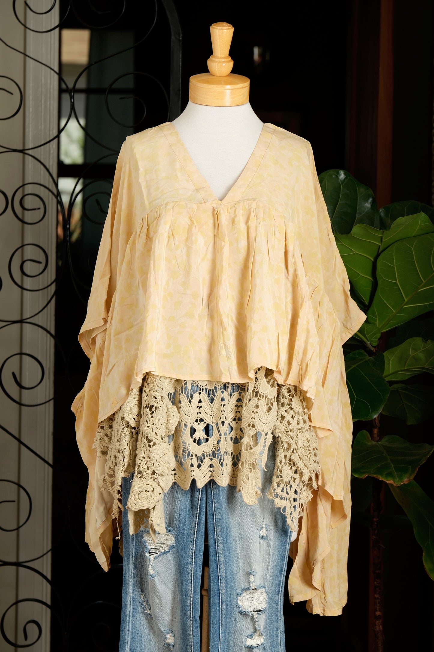 top
sunny
san diego style
san diego boutique
new arrivals
new arrival
new
luxe
le bel age
kantha bae
kantha
gold dust
Fashion
Crop Top
chateau bel age
boho
bohemian glamour
bohemian