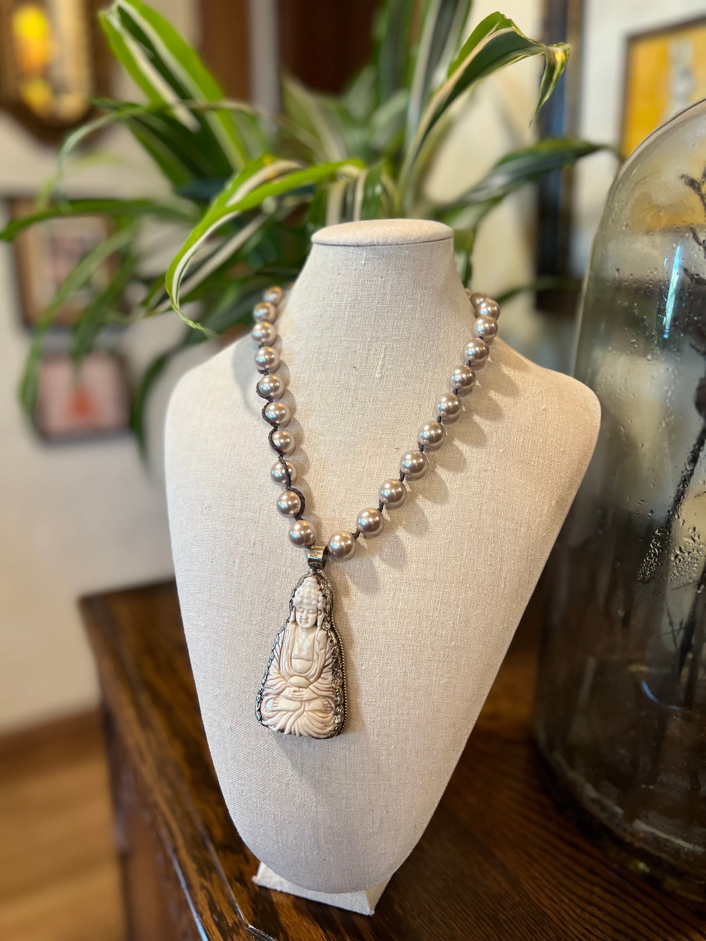 Buddha on Glass Pearls 952