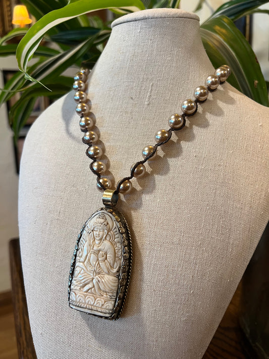 Buddha on Glass Pearls 953