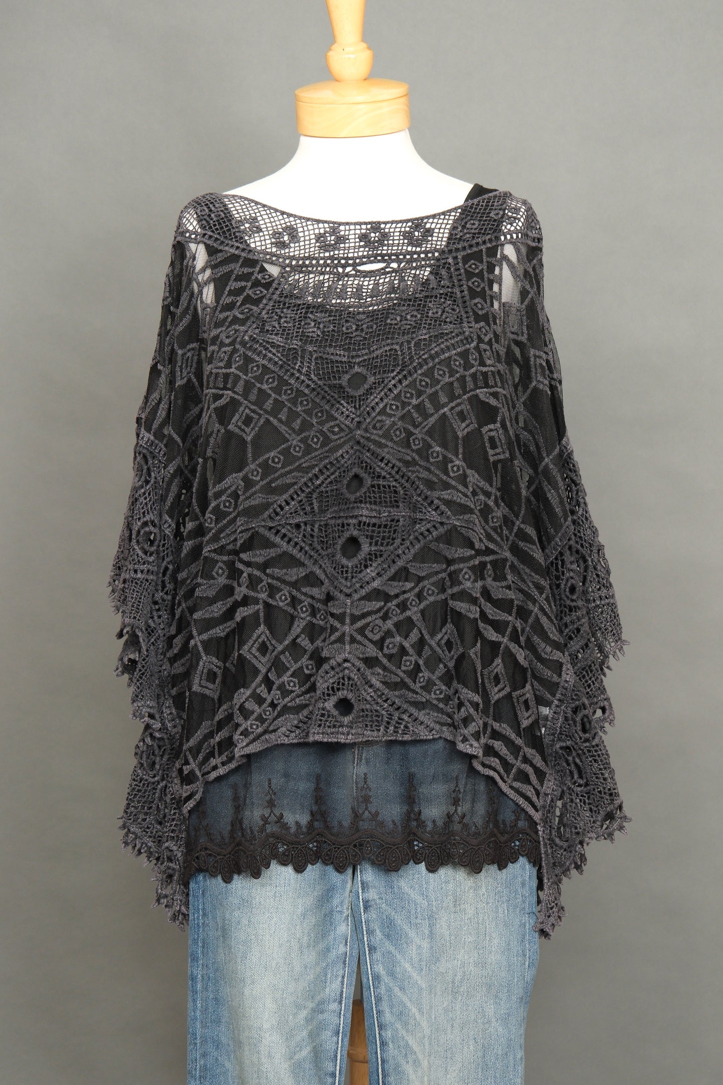 Santa Maria Top in Vintage Black Lace
