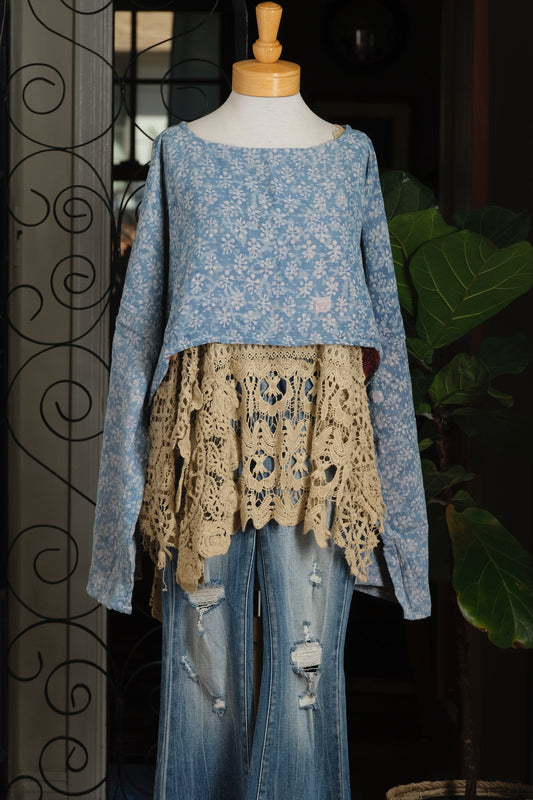 Crop Top in Powder Blue Field