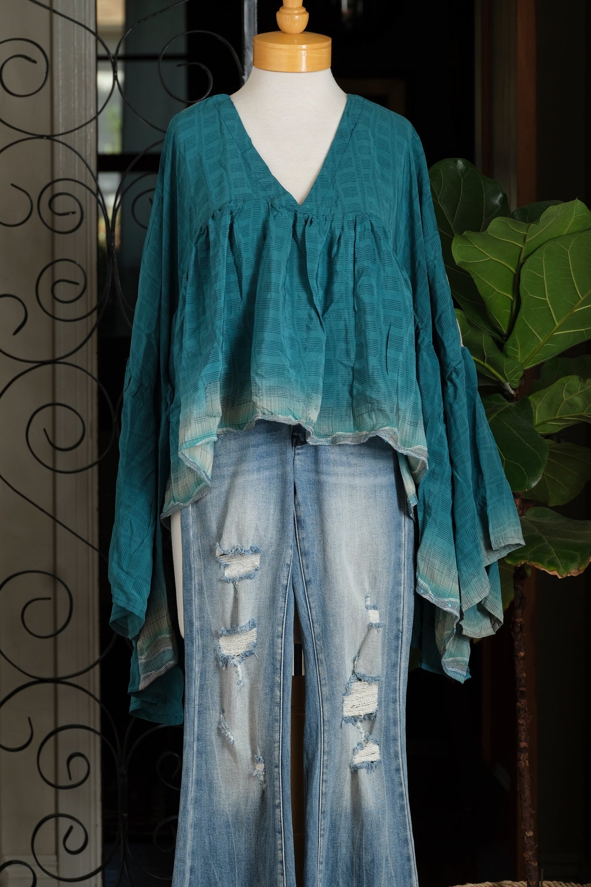 vneck
upcycled silk
silk top
silk blouse
silk
one size 0-22
gold dust crop top
gold dust
chateau bel age