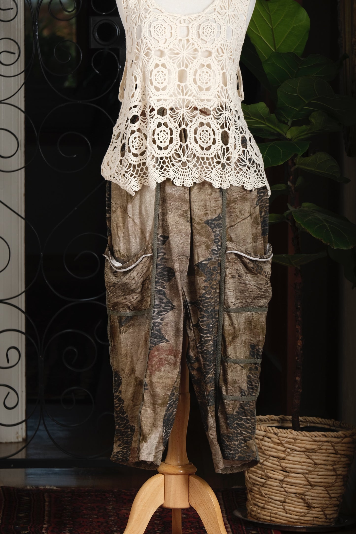 Seamed Joggers in Pod