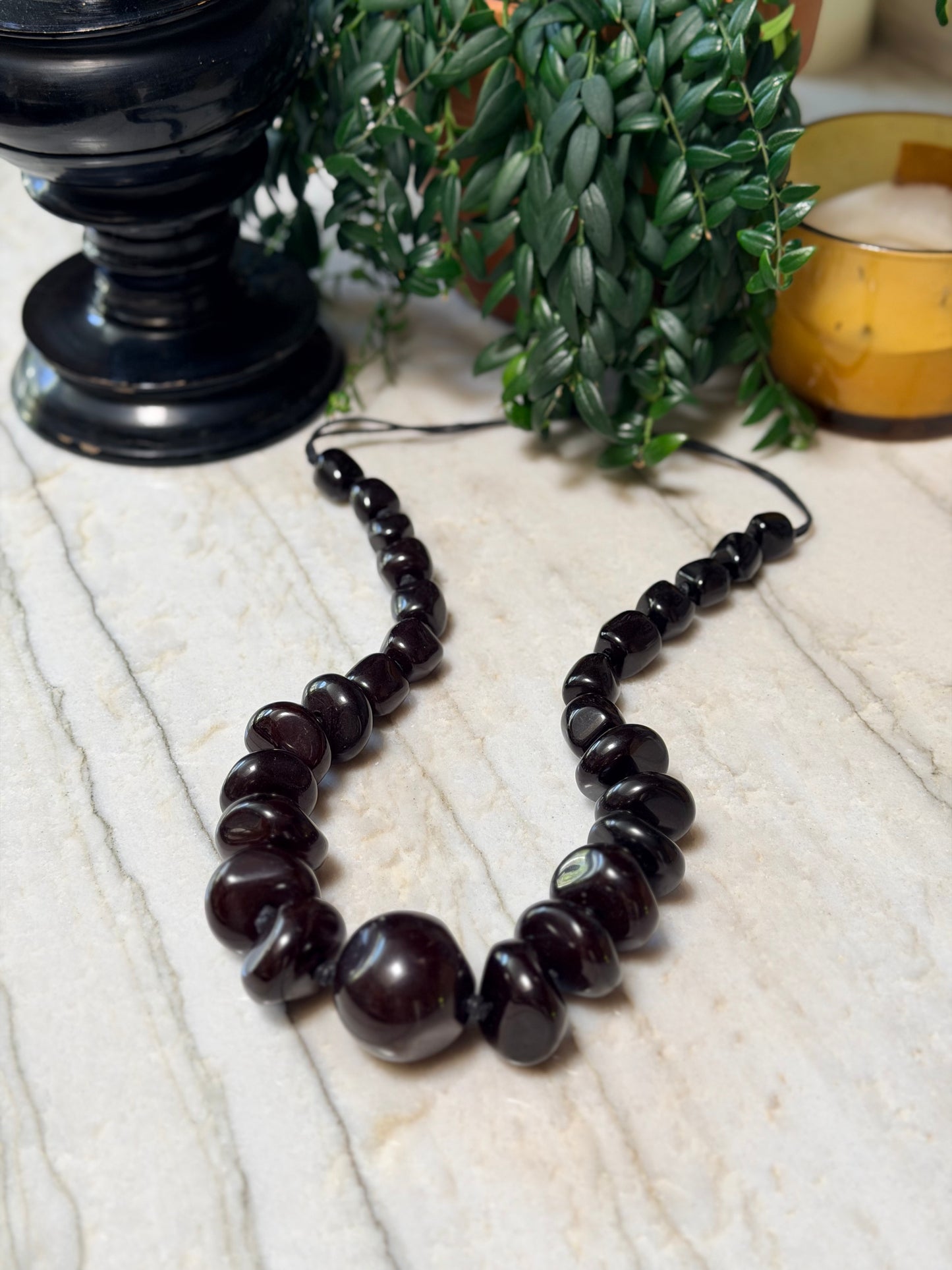 jet black
graduated necklace
chateau bel age
black
accessory