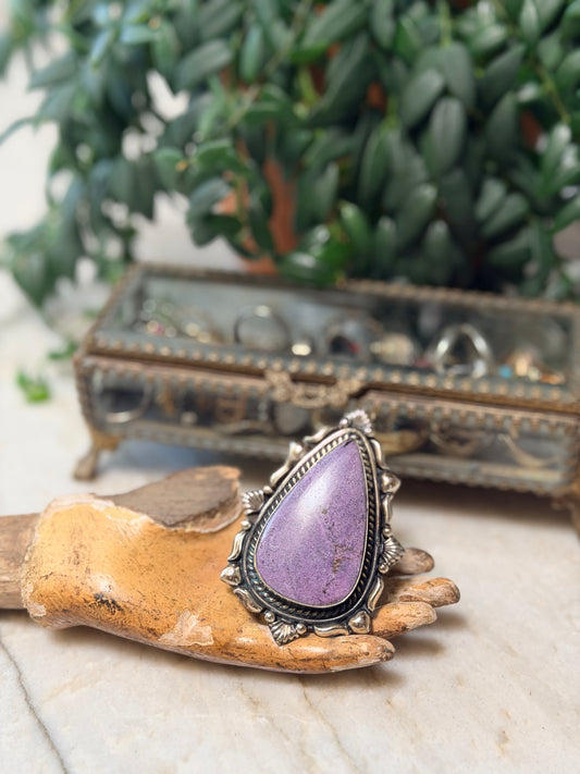 ring
purple ring
dyed howlite
chateau bel age