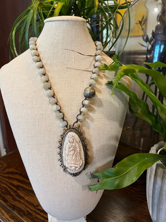 Guadalupe 1081 with White Agate