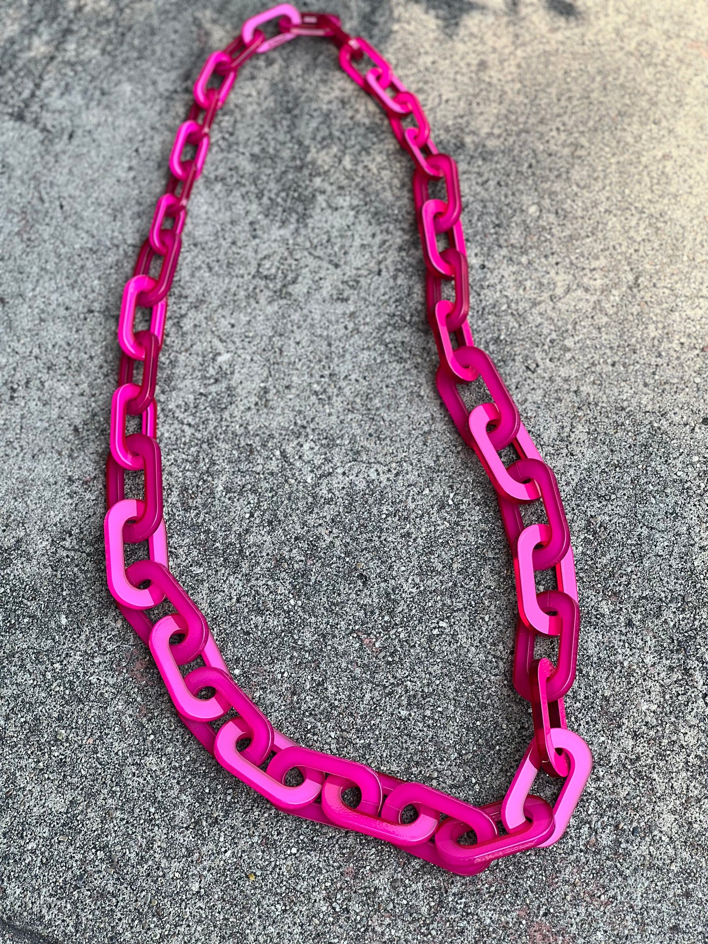Chain In Hot Pink
