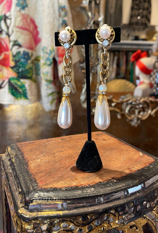 Rue Pearl Clip Earring