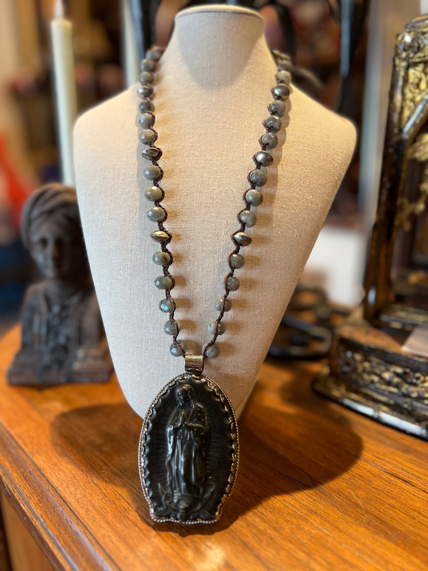 Onyx Guadalupe with Labradorite Stones 1641