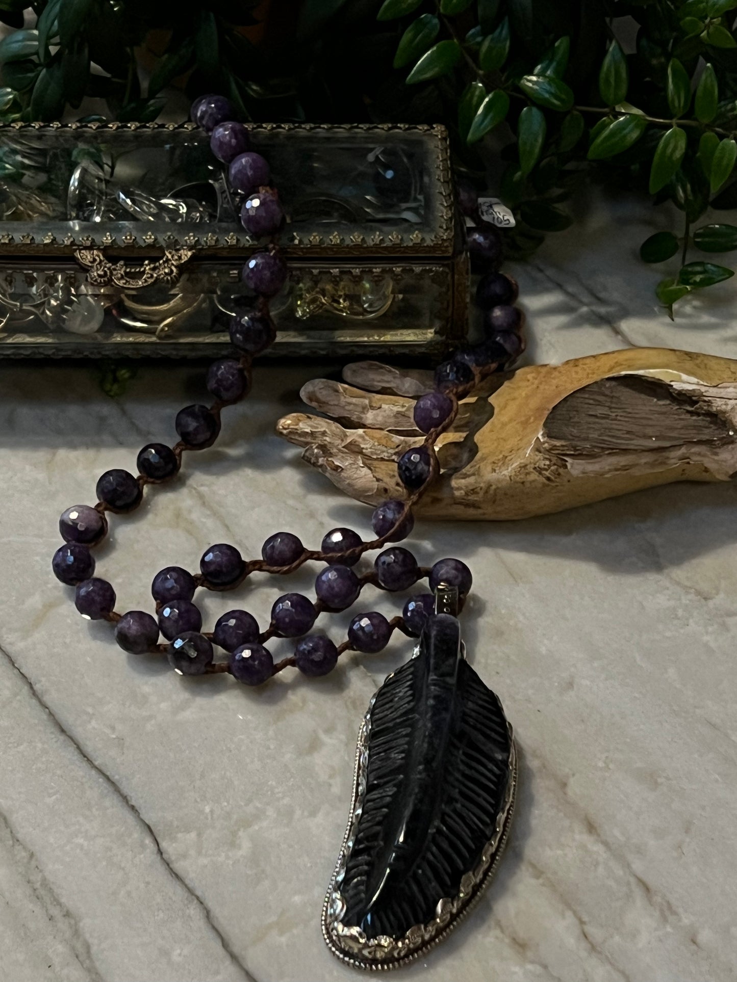 Feather on Amethyst 1507