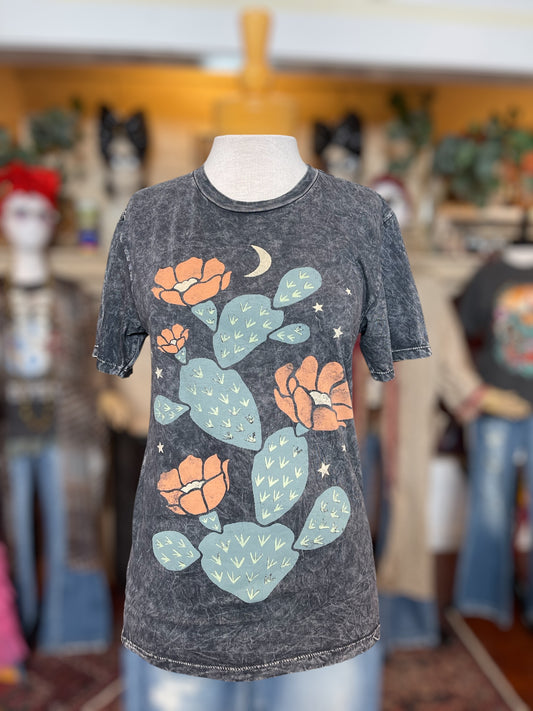 T-Shirt in Prickly Pear Blossom
