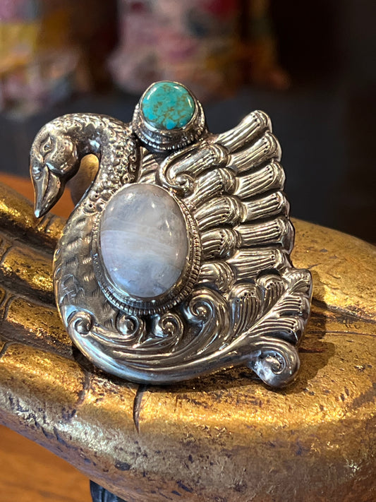 Oversized Swan Ring 1686