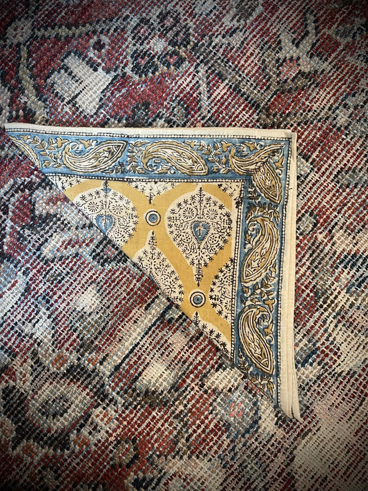 Bandana in golden blue garden