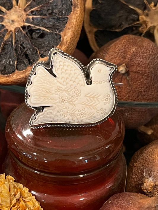 Carved Bone Dove 1704, 1705 – Chateau Bel Age Boutique