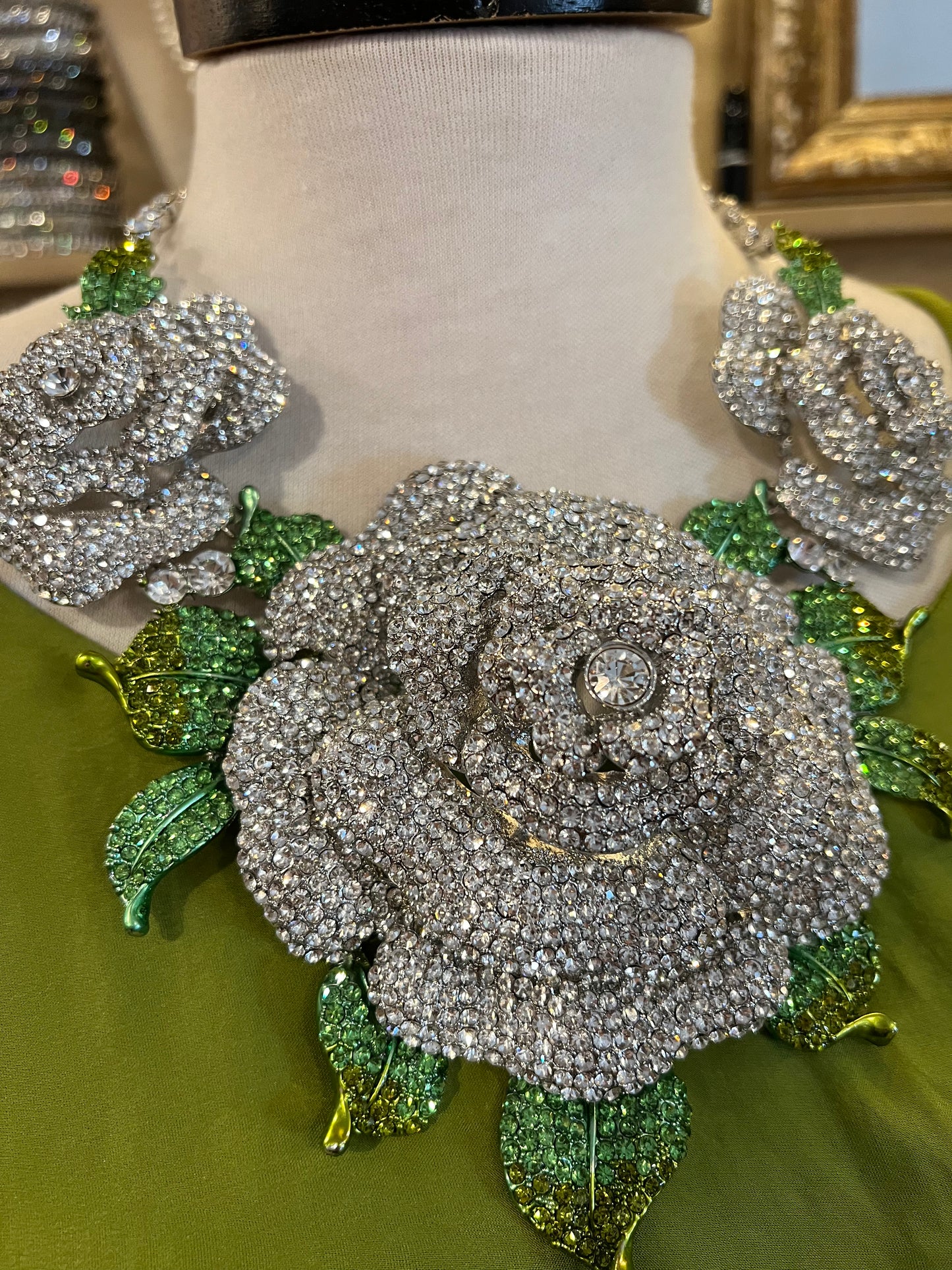 Rewa's Roses in Clear