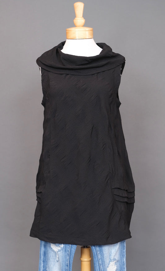 Peyton Vest in Black Crush