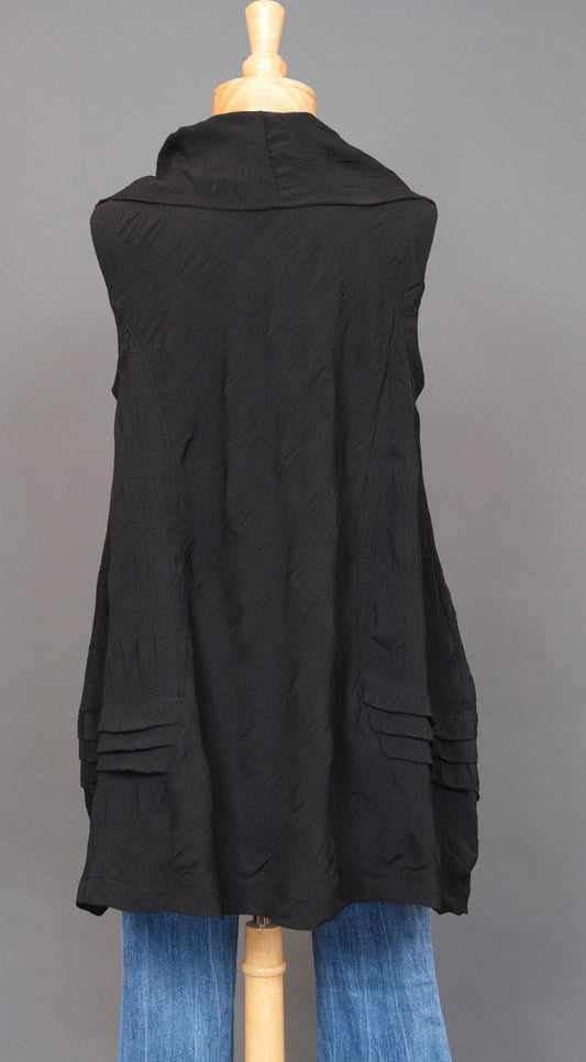 Peyton Vest in Black Crush