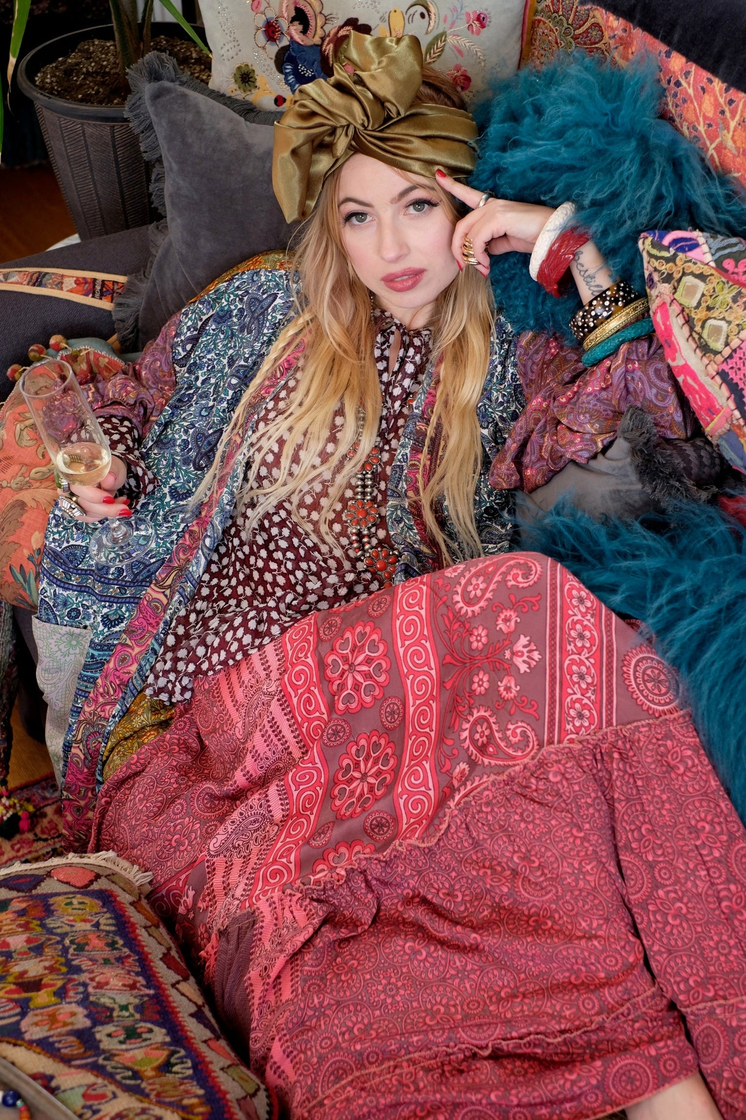 SCARVES & FAUX FURS