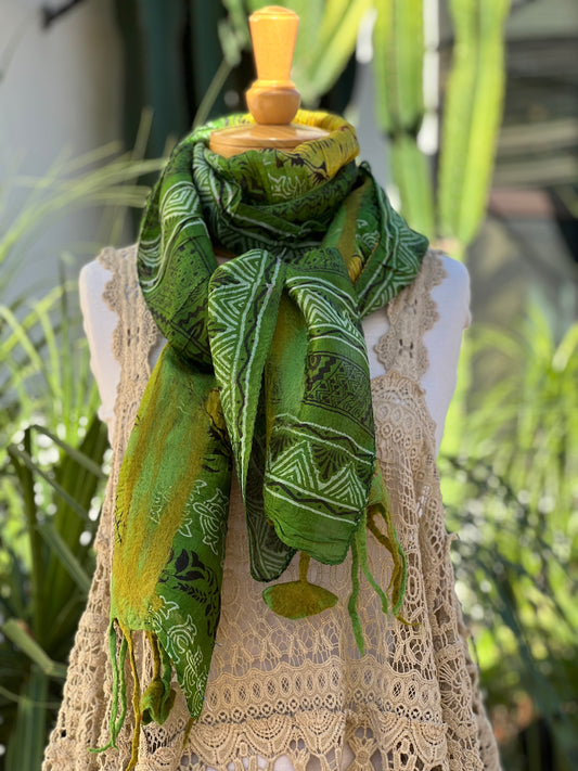 Lotus Scarf in Amber Green