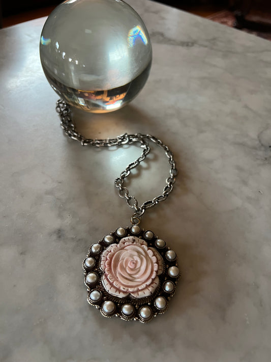 Rose and Pearls on Chain 774