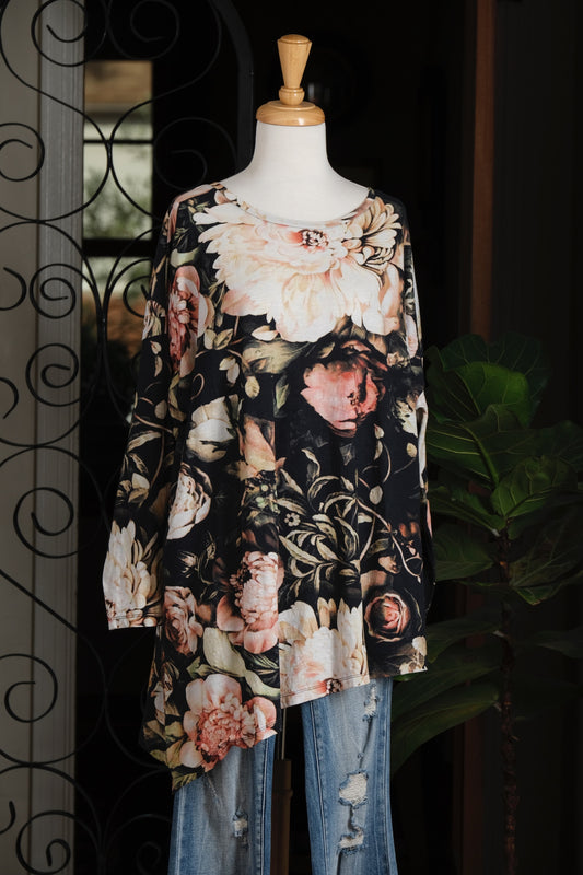 T Shirt in Black Peony