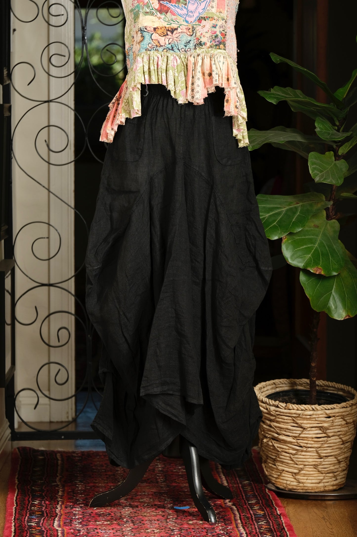 Pocket Skirt in Black Linen