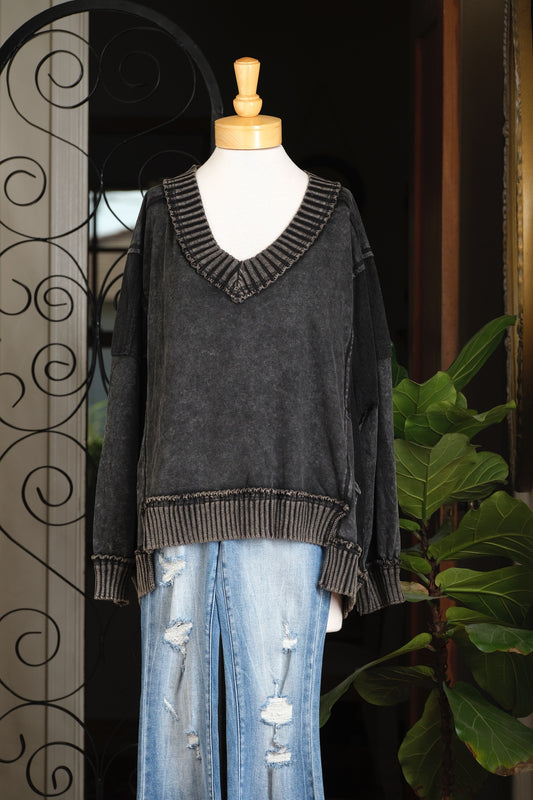 Slouchy Sweatshirt in Vintage  Black