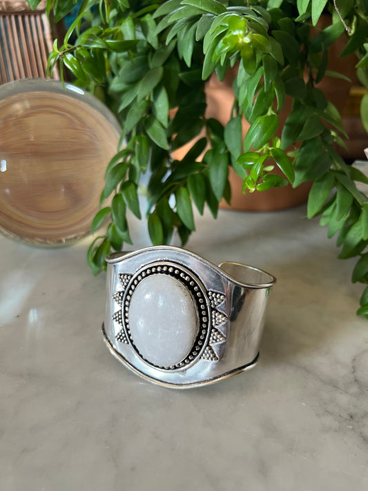 Pia Cuff in Quartz