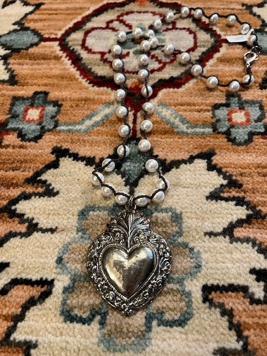 Heart on Pearls 878