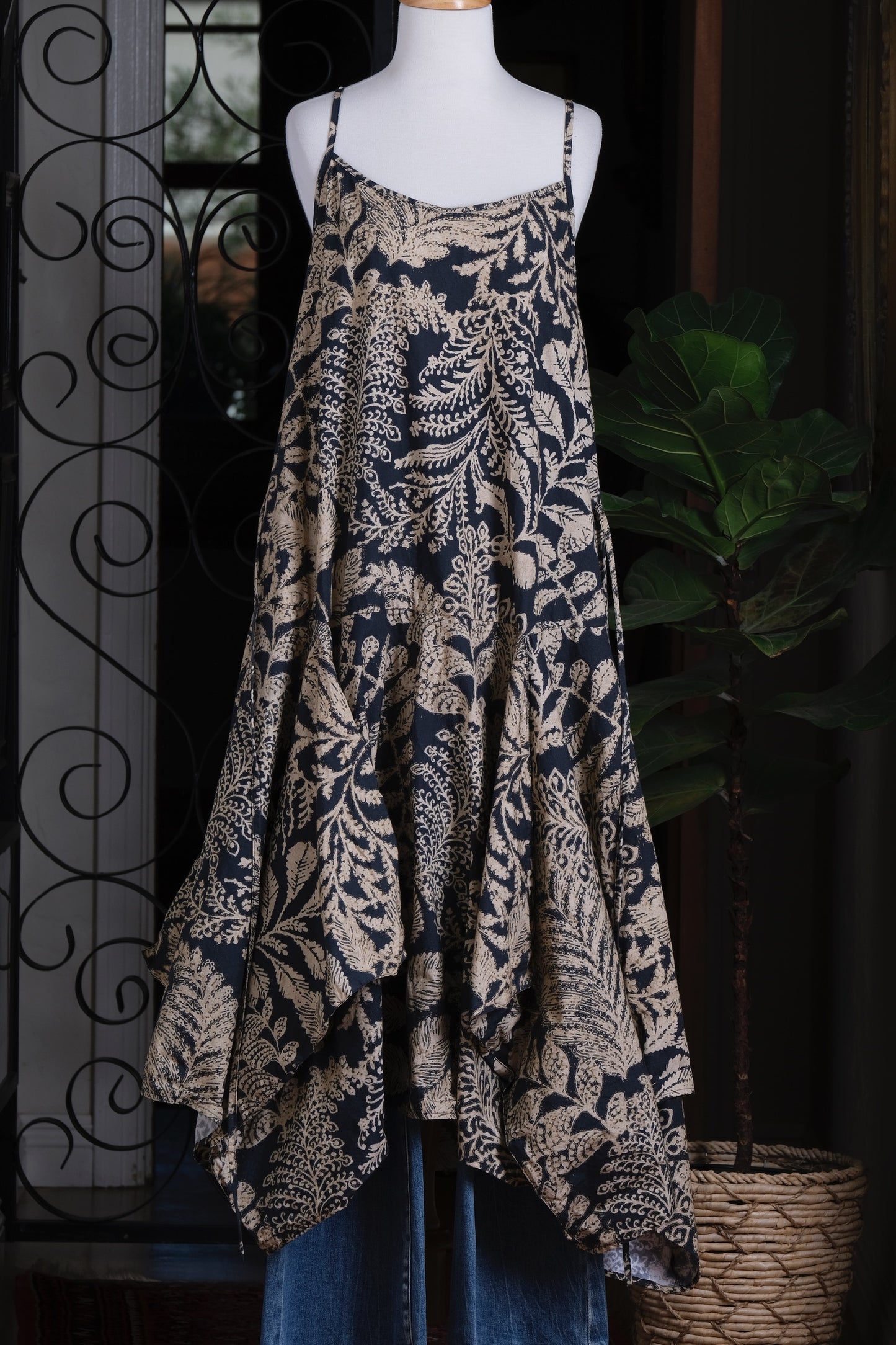 Long Pinwheel Slip in Black Fern