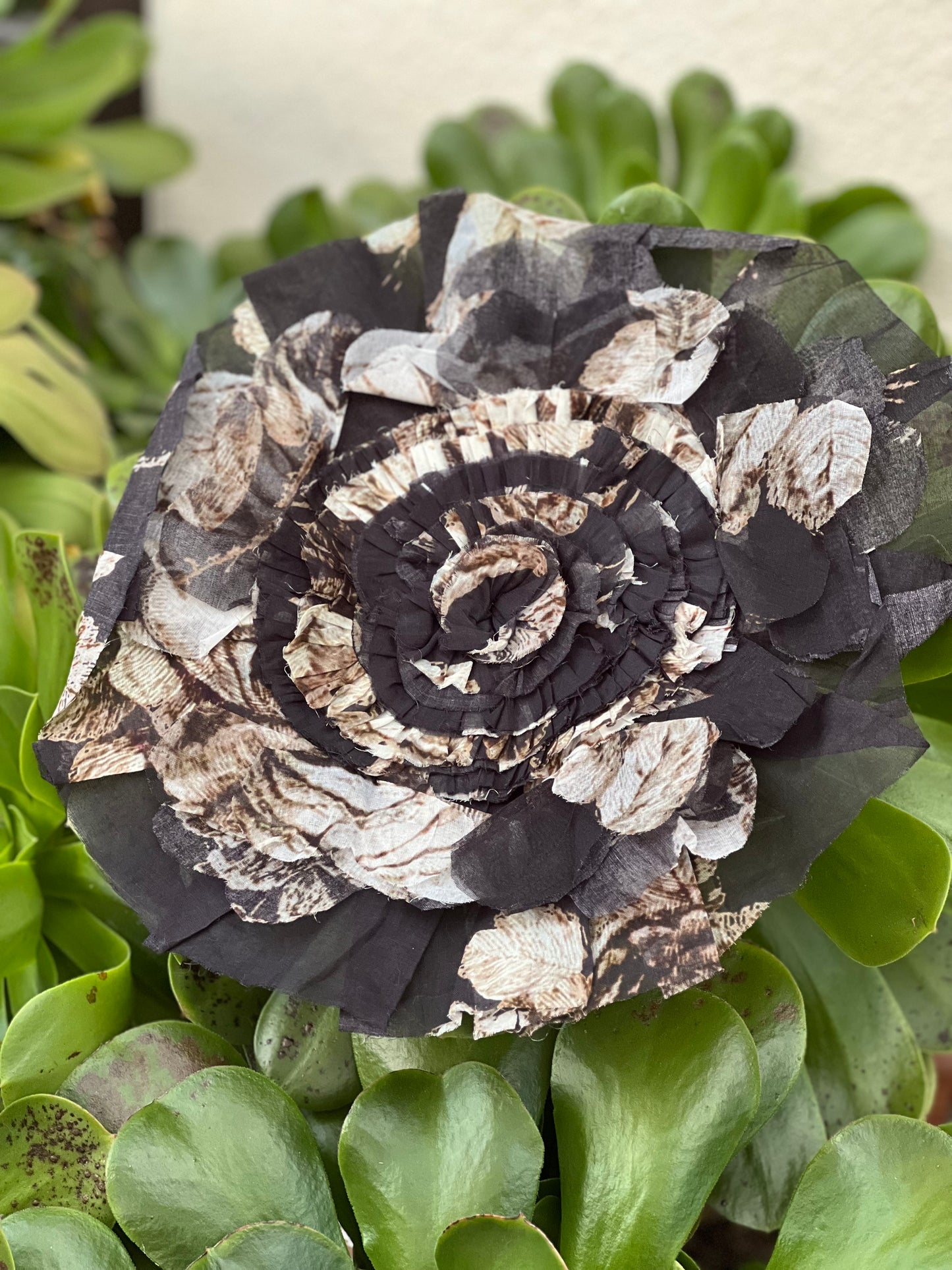 Bakery Flower in Black Old Roses