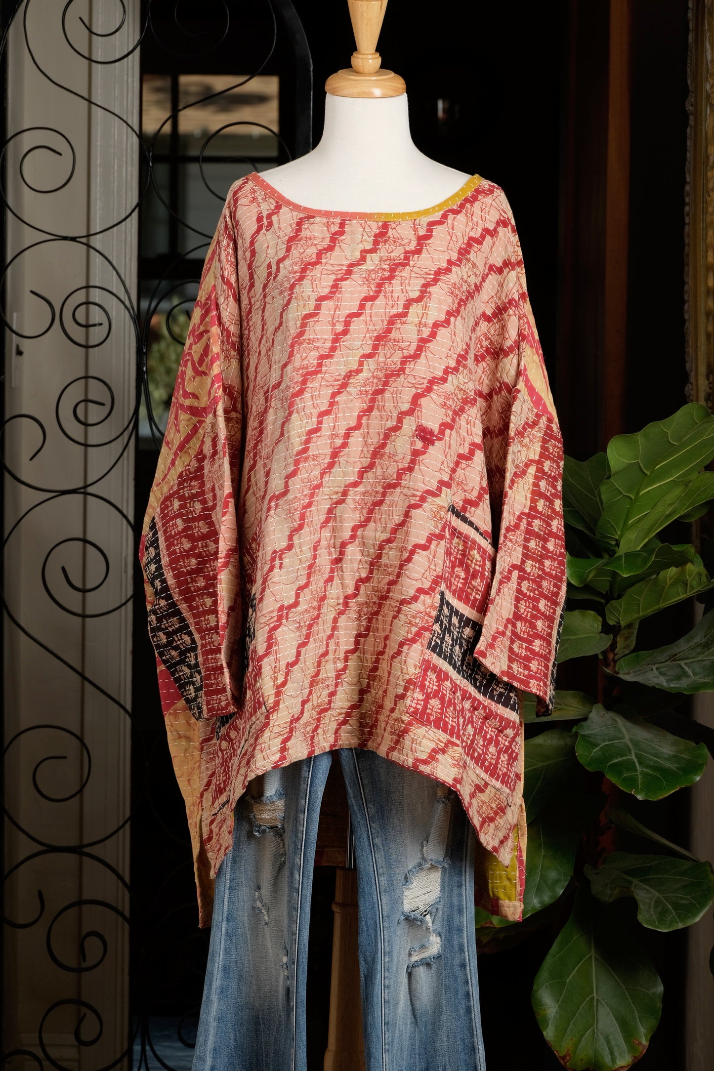 Kantha Pullover in Natural Red