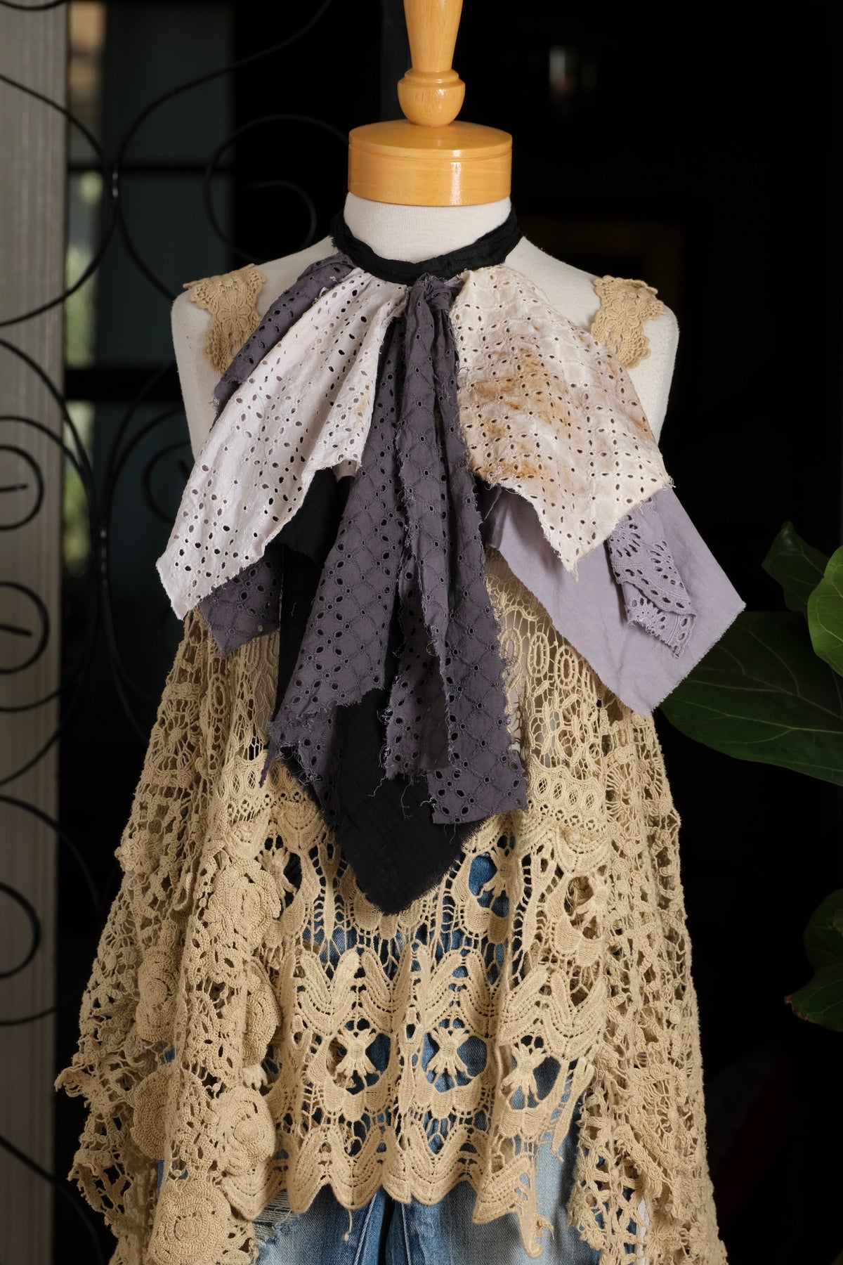 Jabot in Heirloom