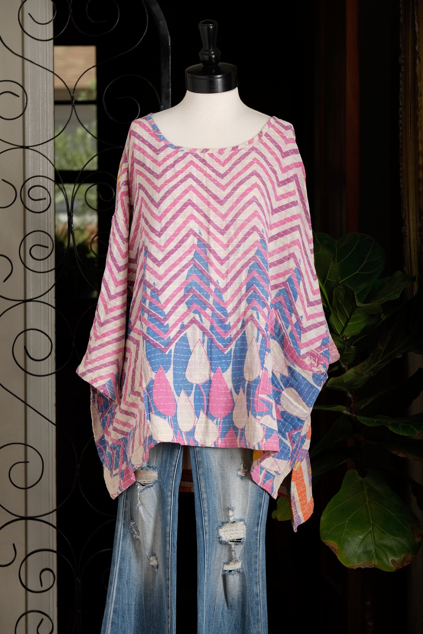 Kantha Pullover in Pink Blue Zigzag