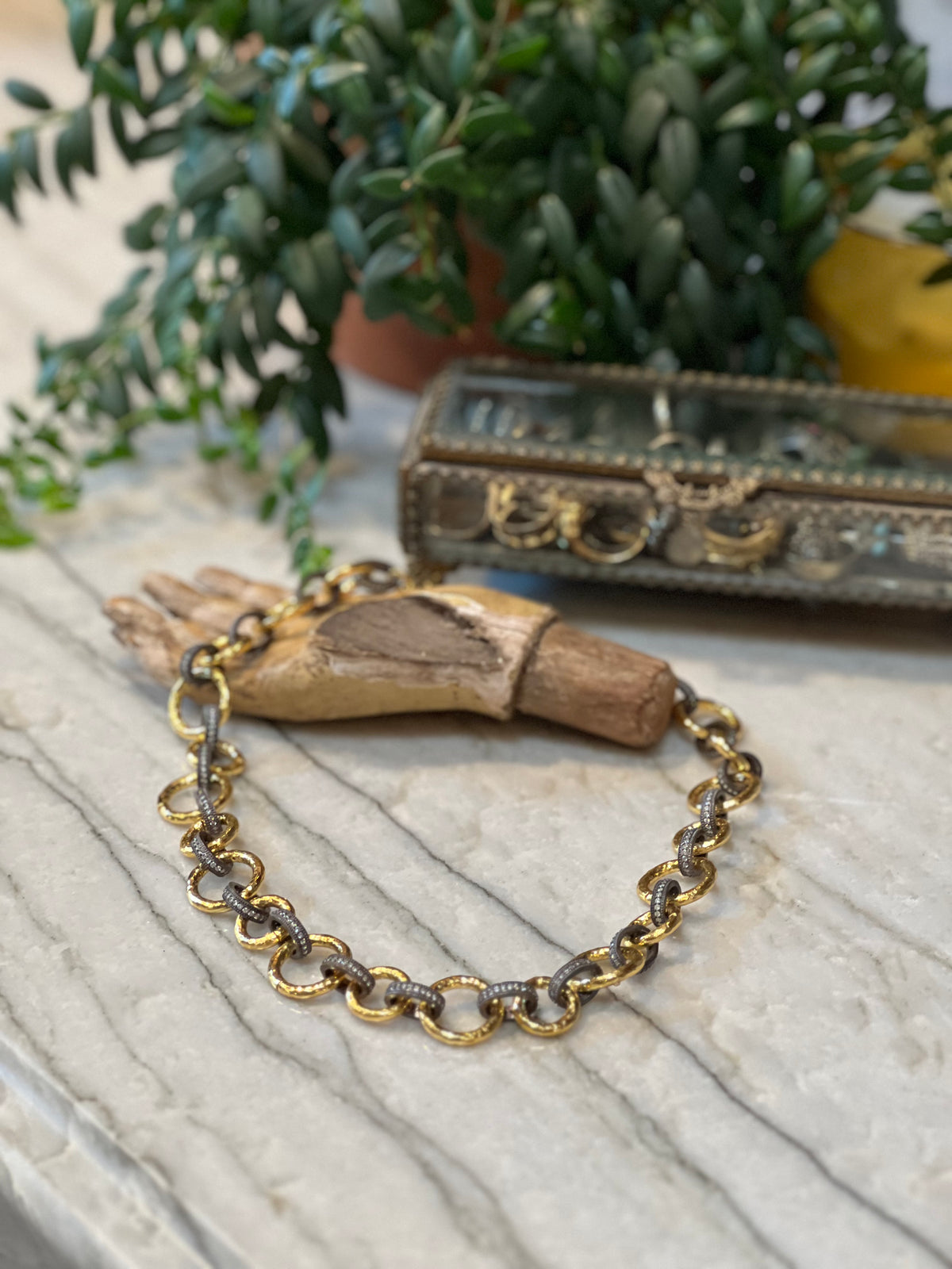 Kings Dream Chain Necklace – Chateau Bel Age Boutique (view 2)