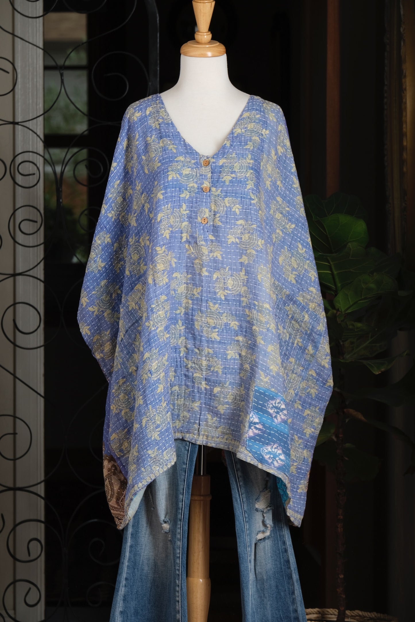 Kantha Button Top in Fan Flower