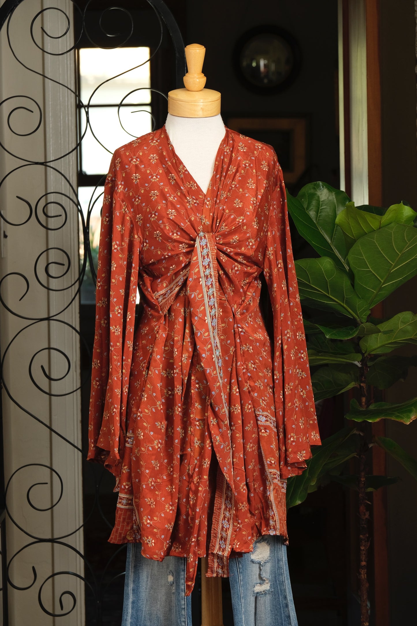 Tie Duster in Carnelian Garden