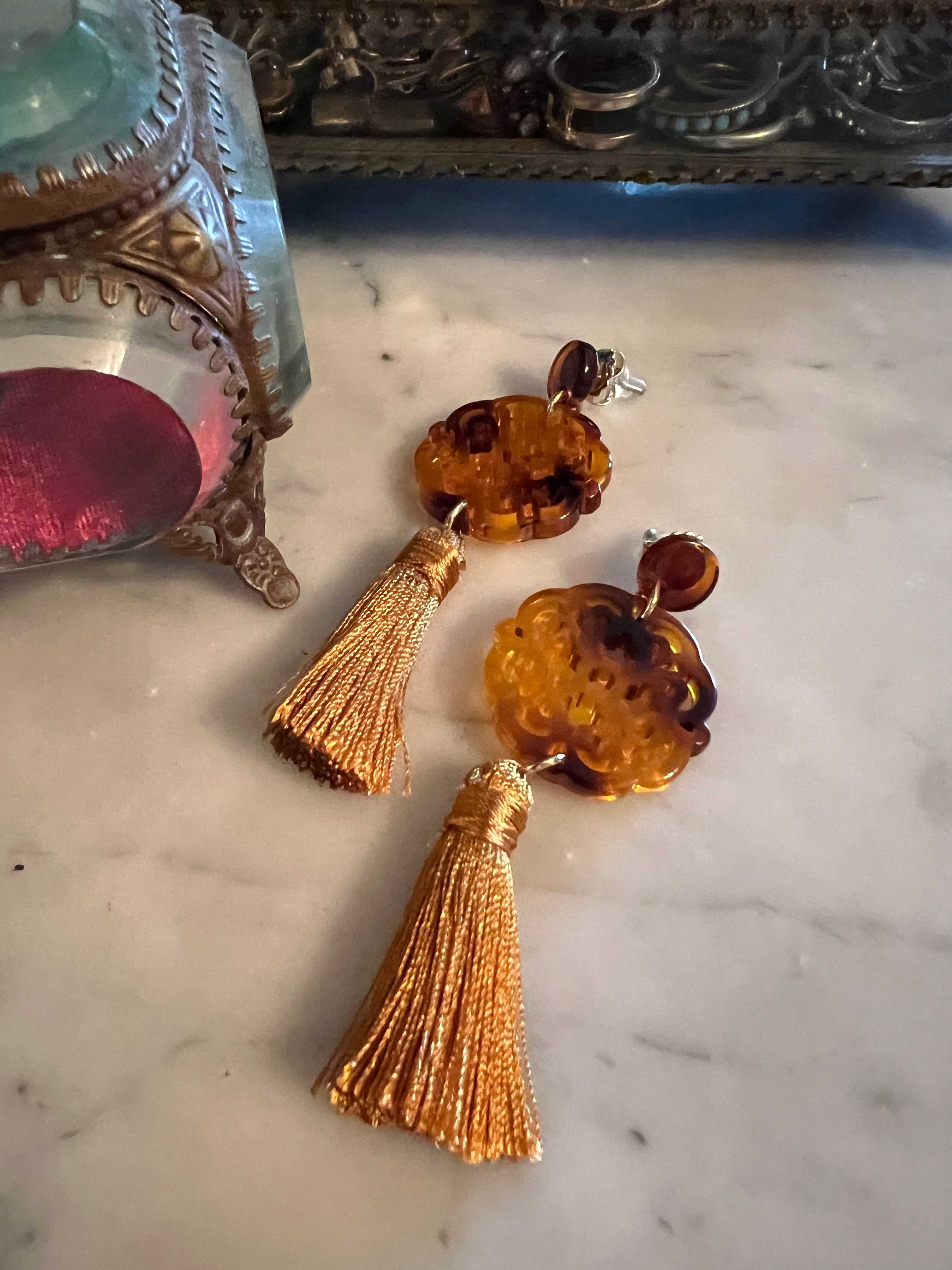 Cherry blossom Earring in tortoise shell – Chateau Bel Age Boutique
