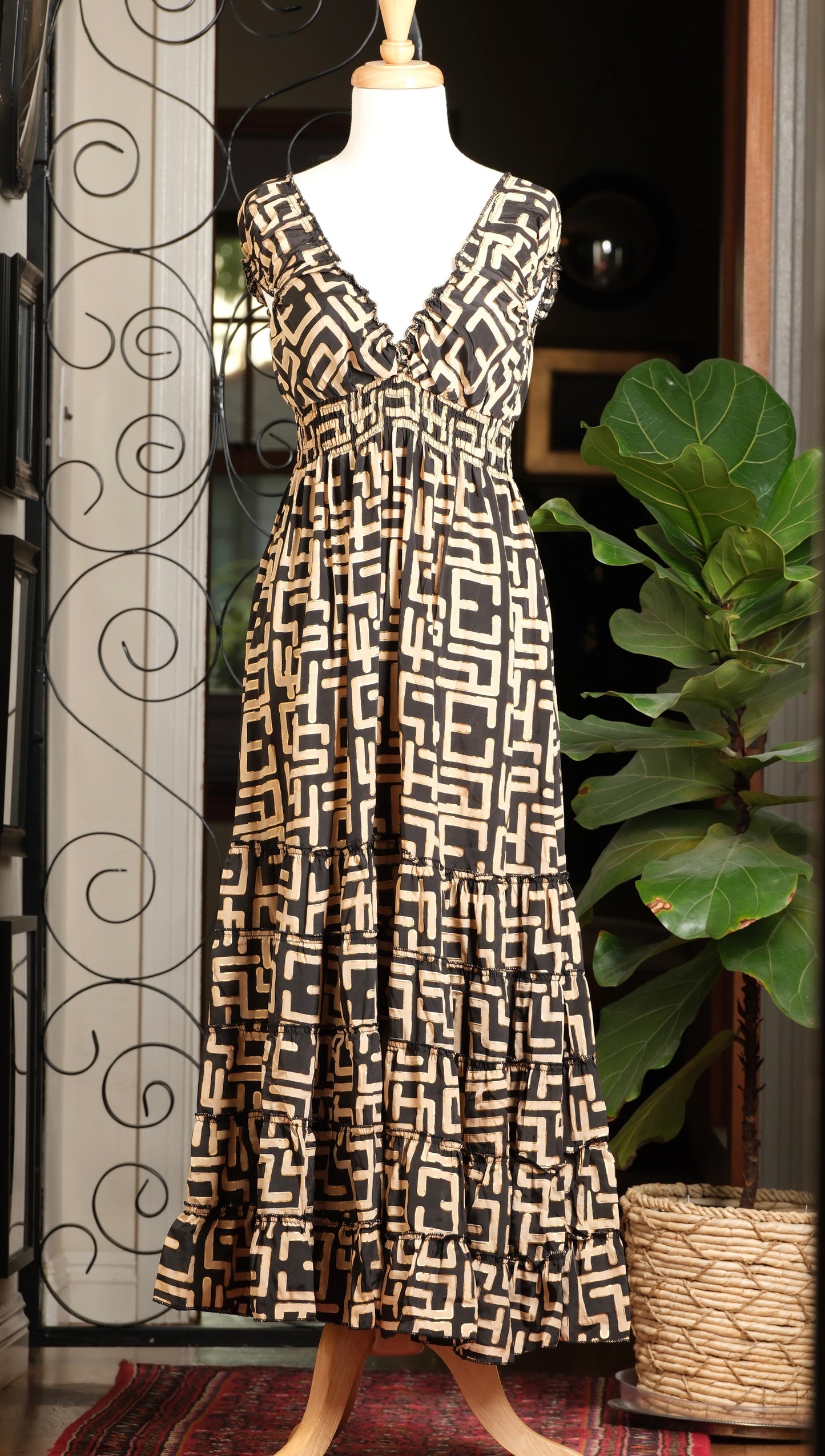 Juliette Dress in Mid Century Black