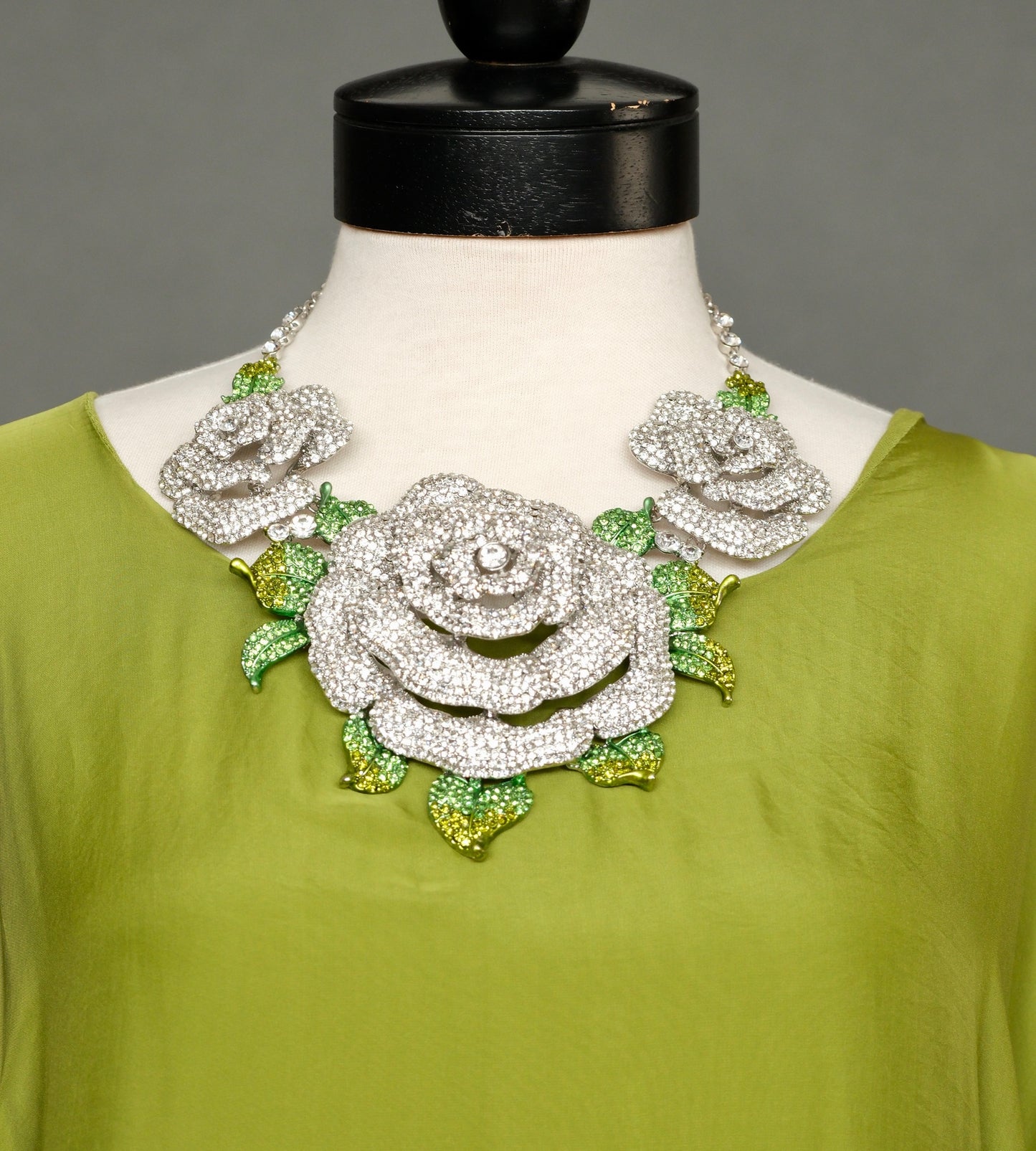 Rewa's Roses in Clear