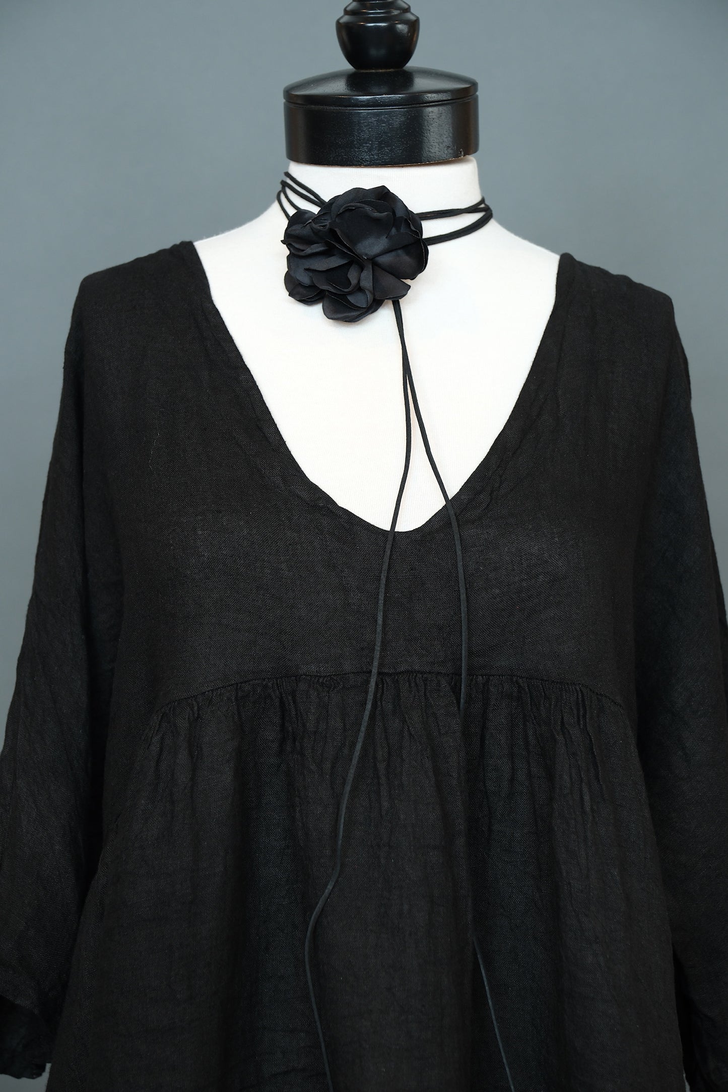 Lariat Silk Flower Necklace in Black